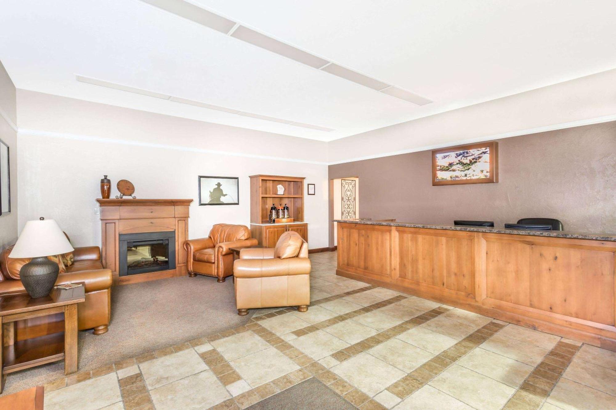 Hotel Super 8 By Wyndham Salina/Scenic Hills Area Extérieur photo