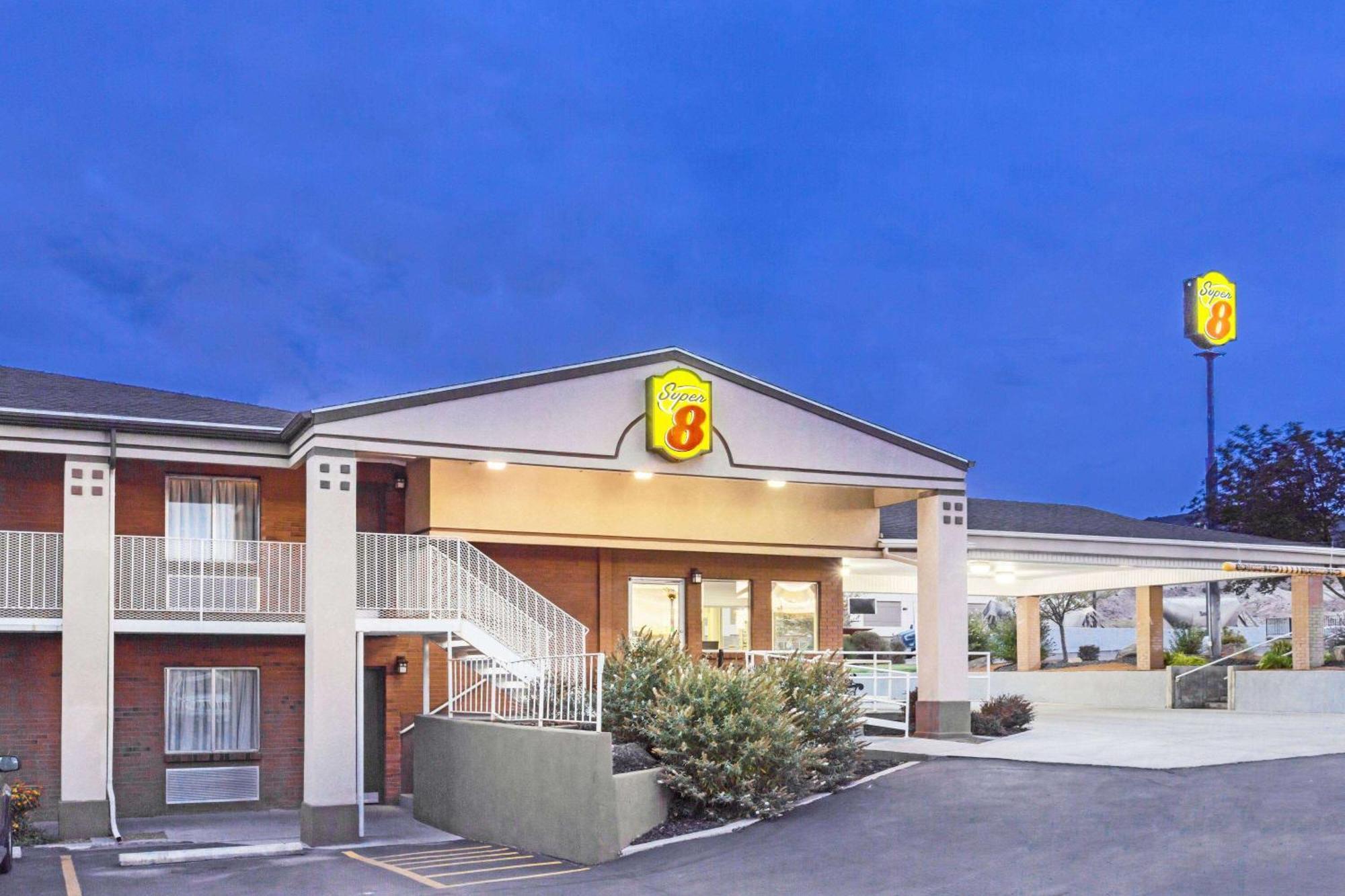Hotel Super 8 By Wyndham Salina/Scenic Hills Area Extérieur photo