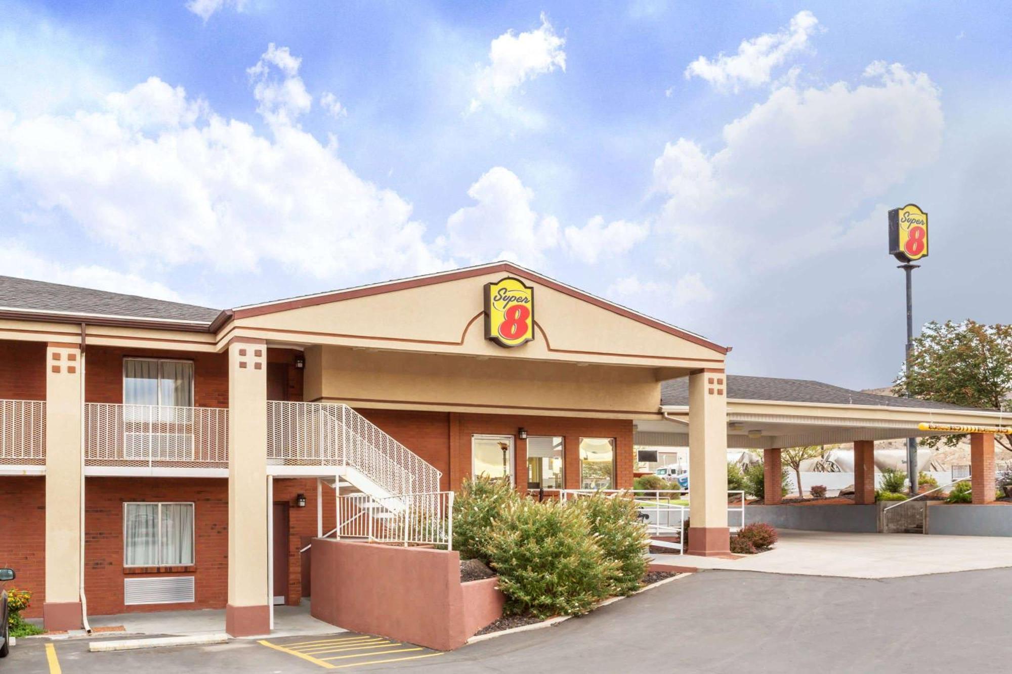 Hotel Super 8 By Wyndham Salina/Scenic Hills Area Extérieur photo